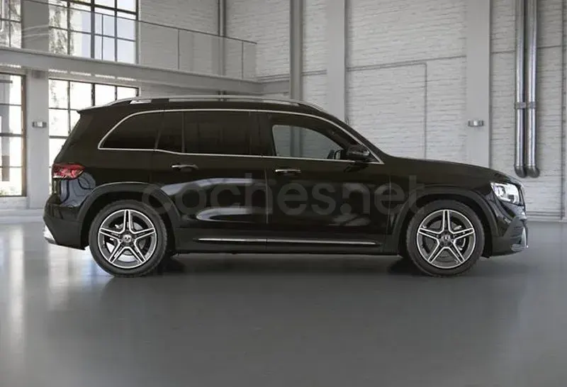 Usado Mercedes GLB200 AMG line 150 CV (110 kW) 2022 Negro noche SUV