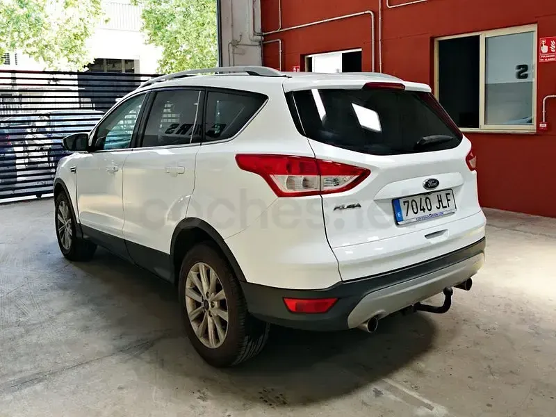 Usado Ford Kuga Titanium 120 CV (88 kW) 2016 Blanco SUV