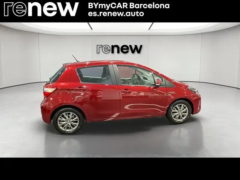 Usado Toyota Yaris Hybrid Advance 75 CV (55 kW) 2017 Rojo Berlina