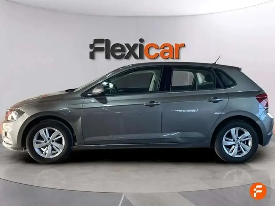 Usado VW Polo Advance 95 CV (69 kW) 2018 Gris Utilitario