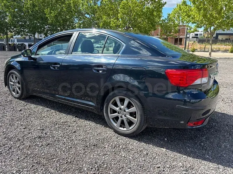 Usado Toyota Avensis Advance 124 CV (91 kW) 2013 Negro Berlina