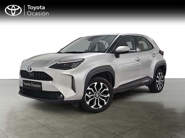 Usado Toyota Yaris Hybrid Active 130 CV (95 kW) 2025 Gris Pickup/Camioneta
