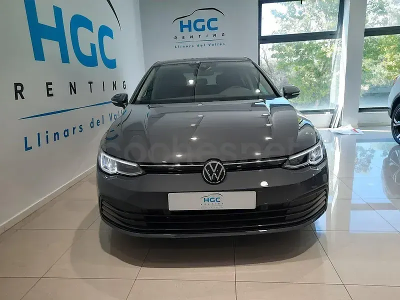 Usado VW Golf VIII Life 115 CV (84 kW) 2023 Gris / plata Berlina