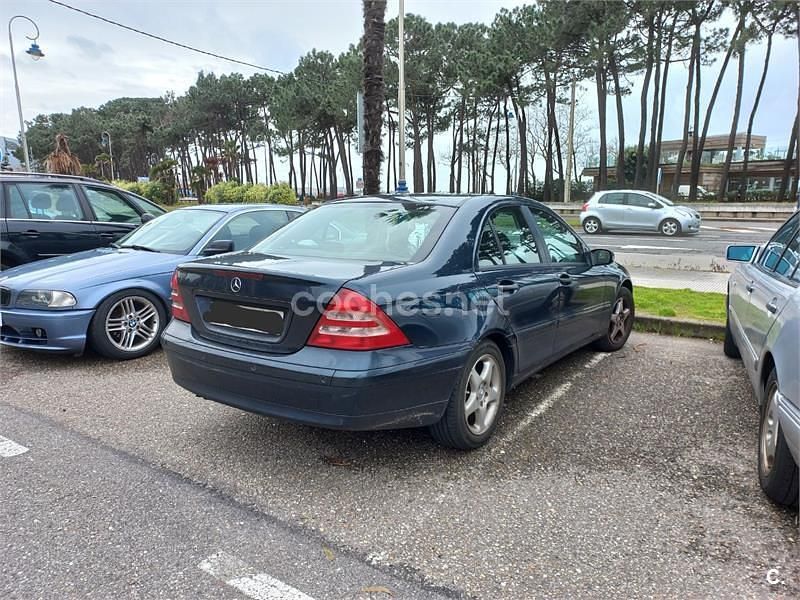 Usado Mercedes C200 Classic 102 CV (75 kW) 2001 Azul Berlina