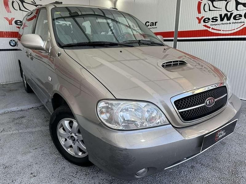 Beige Usado 2005 Kia Carnival EX Monovolumen | 3690 € (Precio justo) - Imagen 1/4