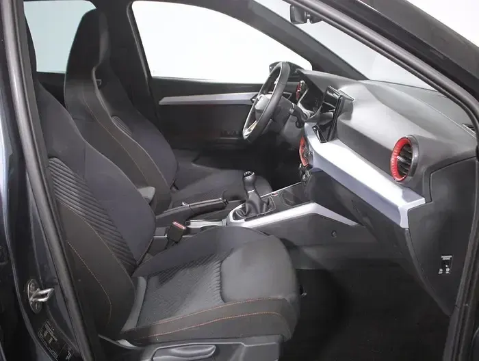 Usado Seat Arona FR 115 CV (84 kW) 2025 Gris SUV