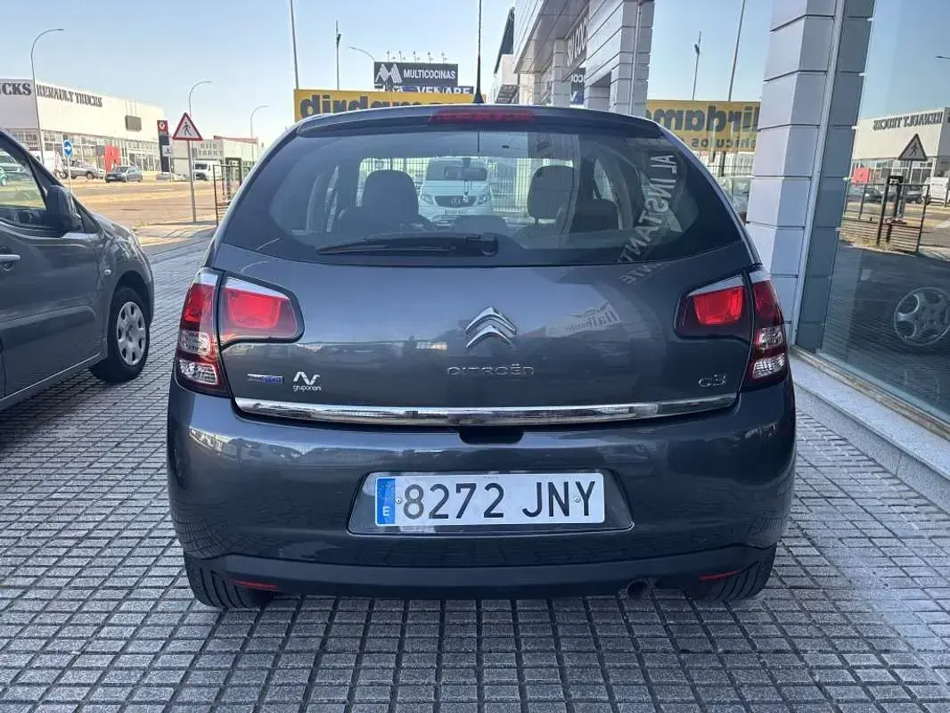 Usado Citroën C3 Feel 99 CV (72 kW) 2016 Plateado Utilitario