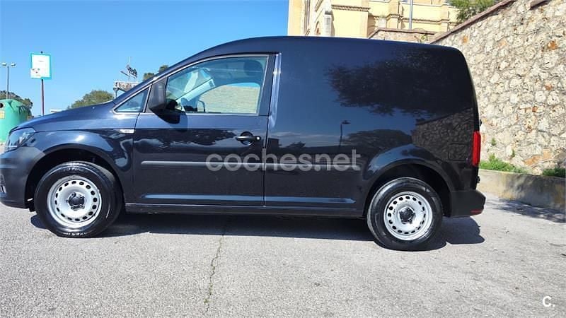 Usado VW Caddy Pro 75 CV (55 kW) 2016 Negro Monovolumen