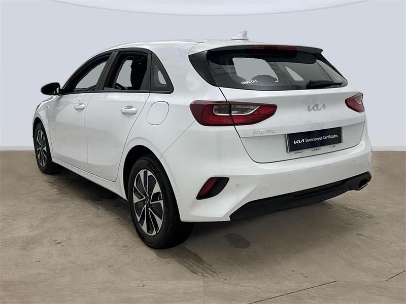 Usado Kia Ceed 100 CV (73 kW) 2024 Blanco Utilitario
