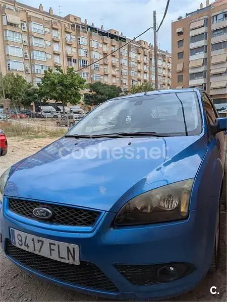 Usado Ford Focus Sport 115 CV (84 kW) 2006 Azul Berlina
