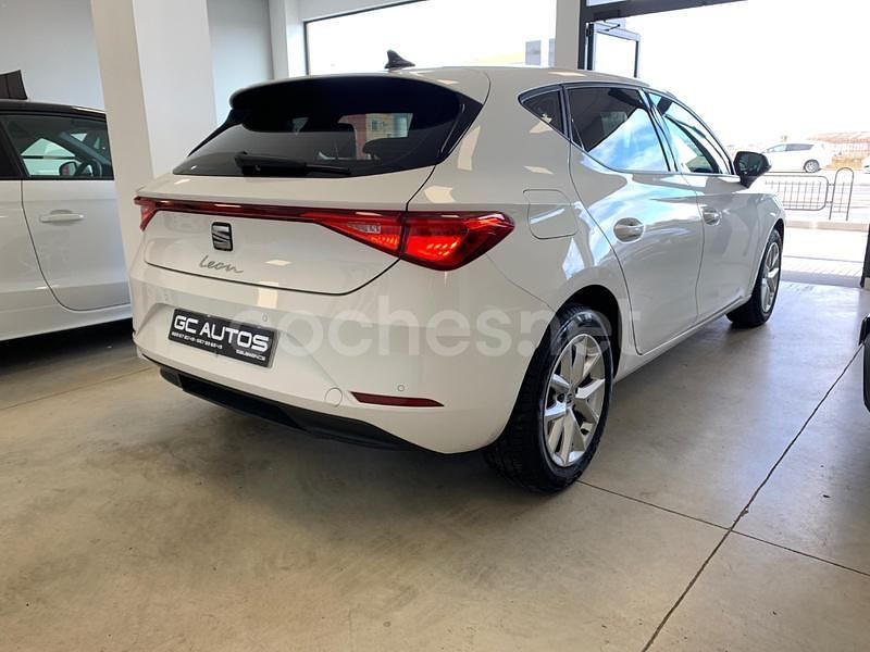 Usado Seat Leon Reference 90 CV (66 kW) 2021 Blanco Berlina