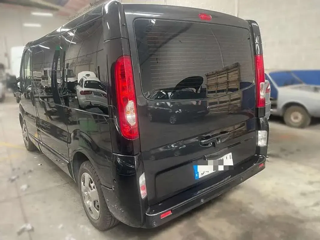 Usado Opel Vivaro 114 CV (83 kW) 2011 Negro Monovolumen