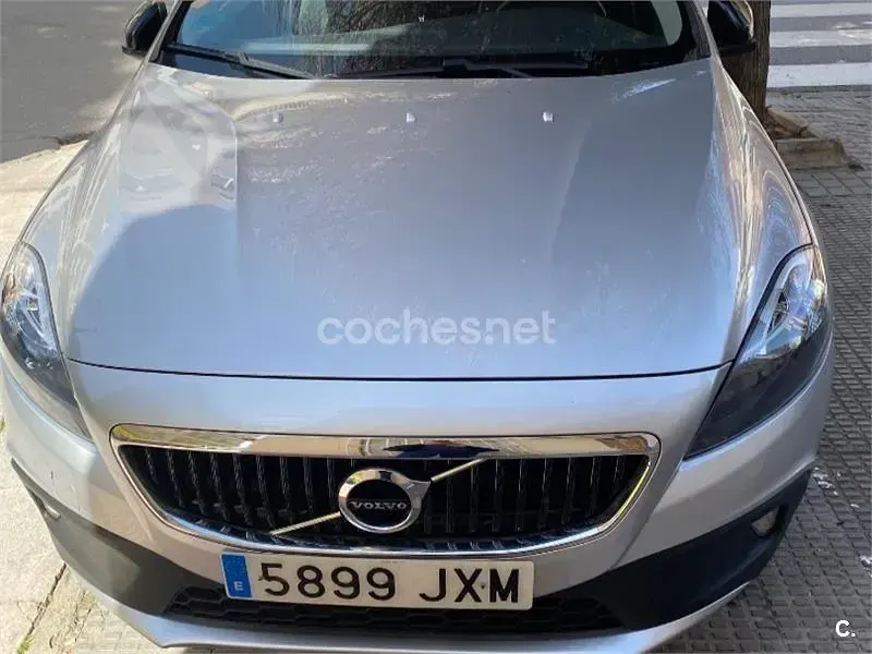 Usado Volvo V40 CC Momentum 120 CV (88 kW) 2017 Gris / plata Familiar