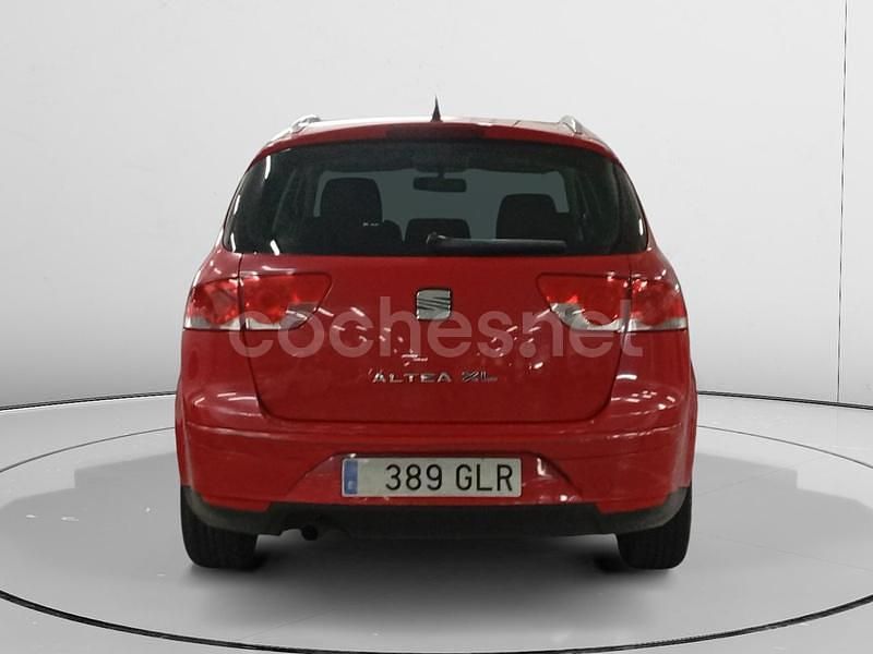 Usado Seat Altea XL 105 CV (77 kW) 2009 Rojo Monovolumen