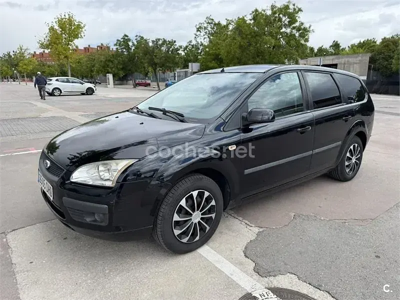 Usado Ford Focus Trend 109 CV (80 kW) 2005 Negro Familiar