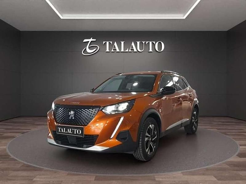Usado Peugeot 2008 Allure 110 CV (80 kW) 2022 Naranja SUV