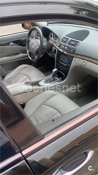Usado Mercedes E320 Avantgarde 204 CV (150 kW) 2003 Negro Berlina
