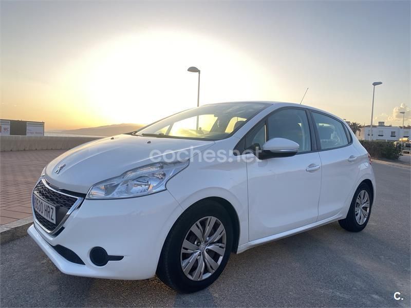 Blanco Usado 2013 Peugeot 208 Active Utilitario | 7000 € (Precio justo) - Imagen 1/4