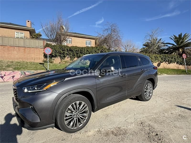 Gris / plata Usado 2022 Toyota Highlander Advance SUV | 47.000 € (Un poco caro) - Imagen 1/4