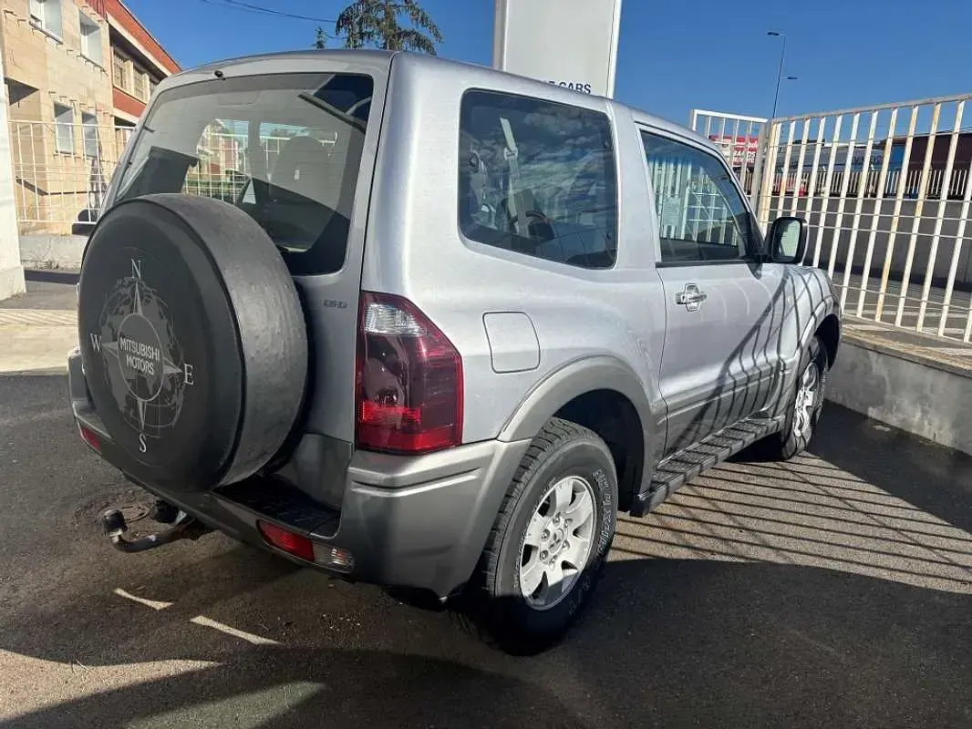 Usado Mitsubishi Montero 160 CV (117 kW) 2004 Plateado SUV