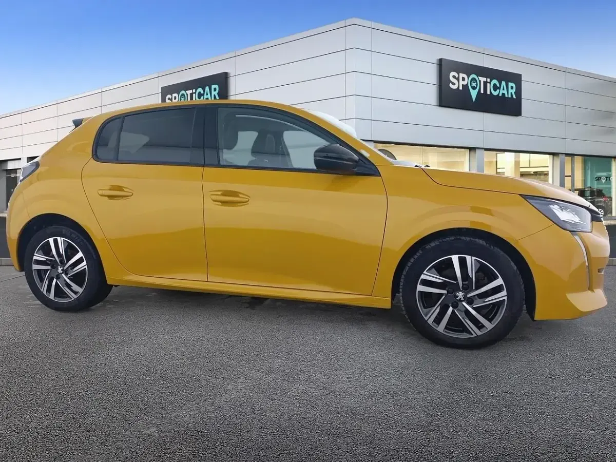 Usado Peugeot 208 Allure 100 CV (73 kW) 2023 Dorado Utilitario