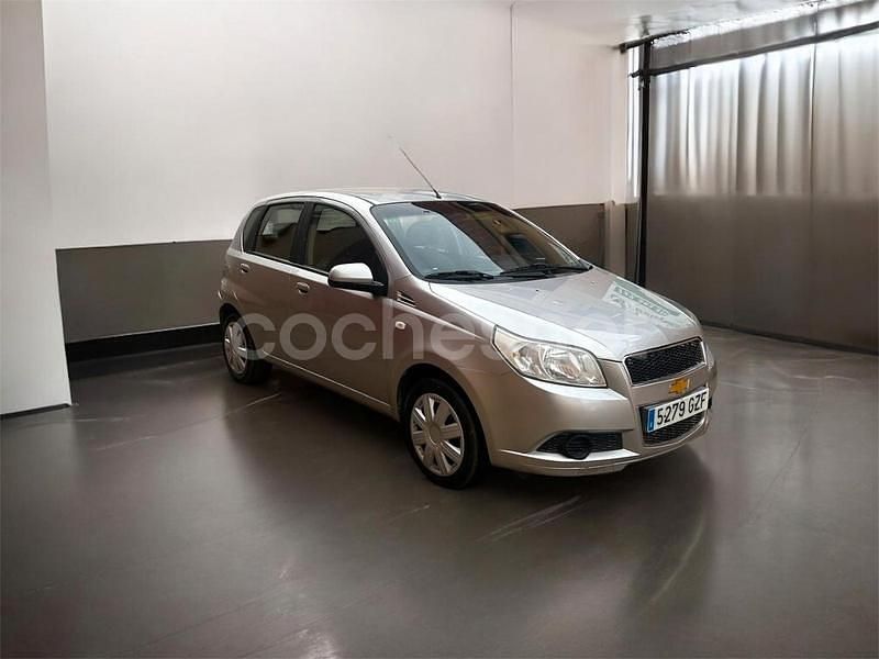 Usado Chevrolet Aveo LS 101 CV (74 kW) 2010 Gris / plata Berlina