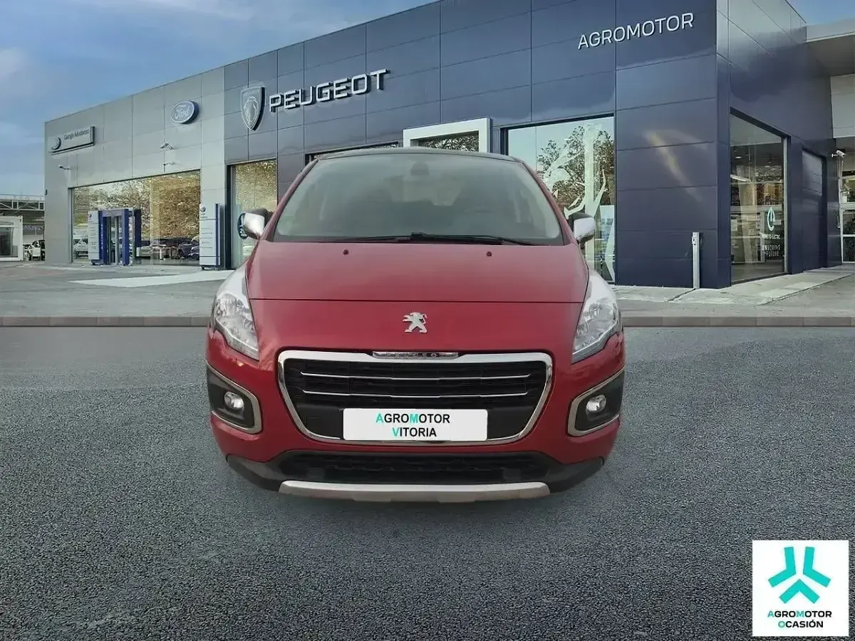 Usado Peugeot 3008 Allure 120 CV (88 kW) 2016 Rojo SUV