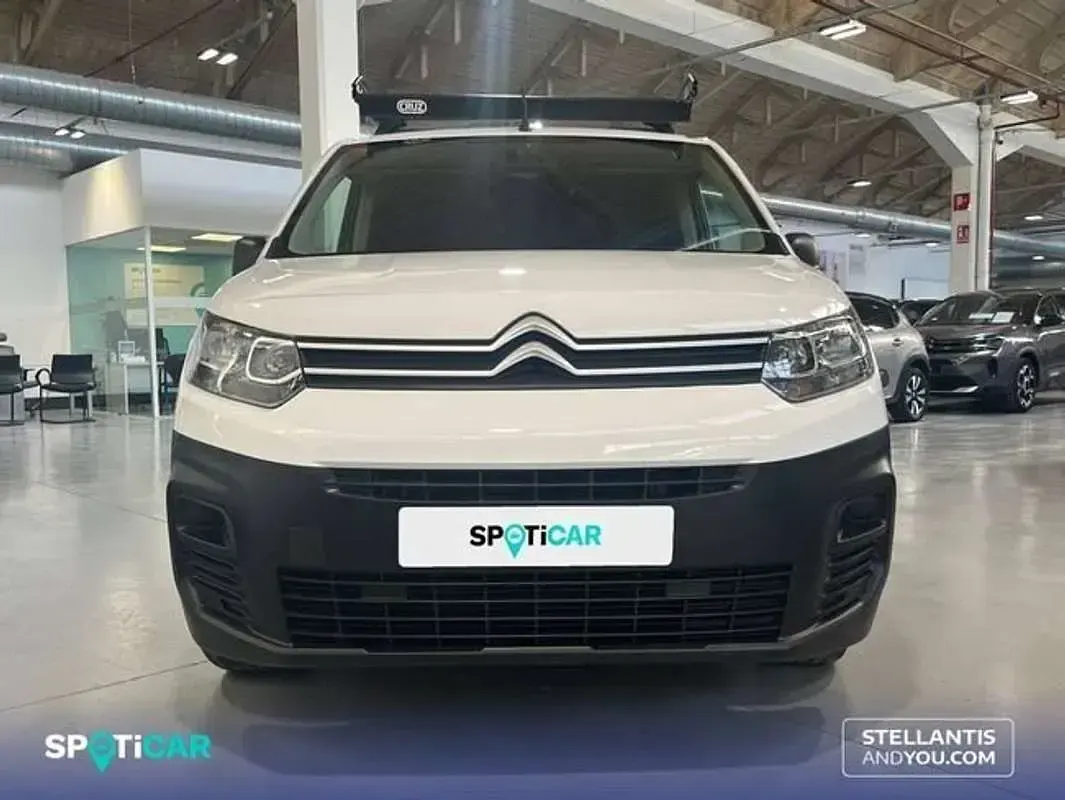 Usado Citroën Berlingo 76 CV (55 kW) 2021 Blanco Monovolumen