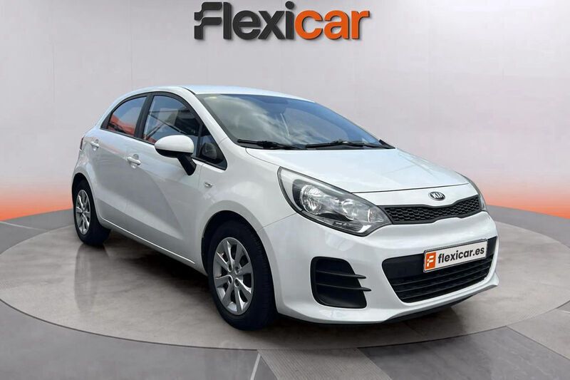 Blanco Usado 2016 Kia Rio Berlina | 6490 € (Super precio) - Imagen 1/4