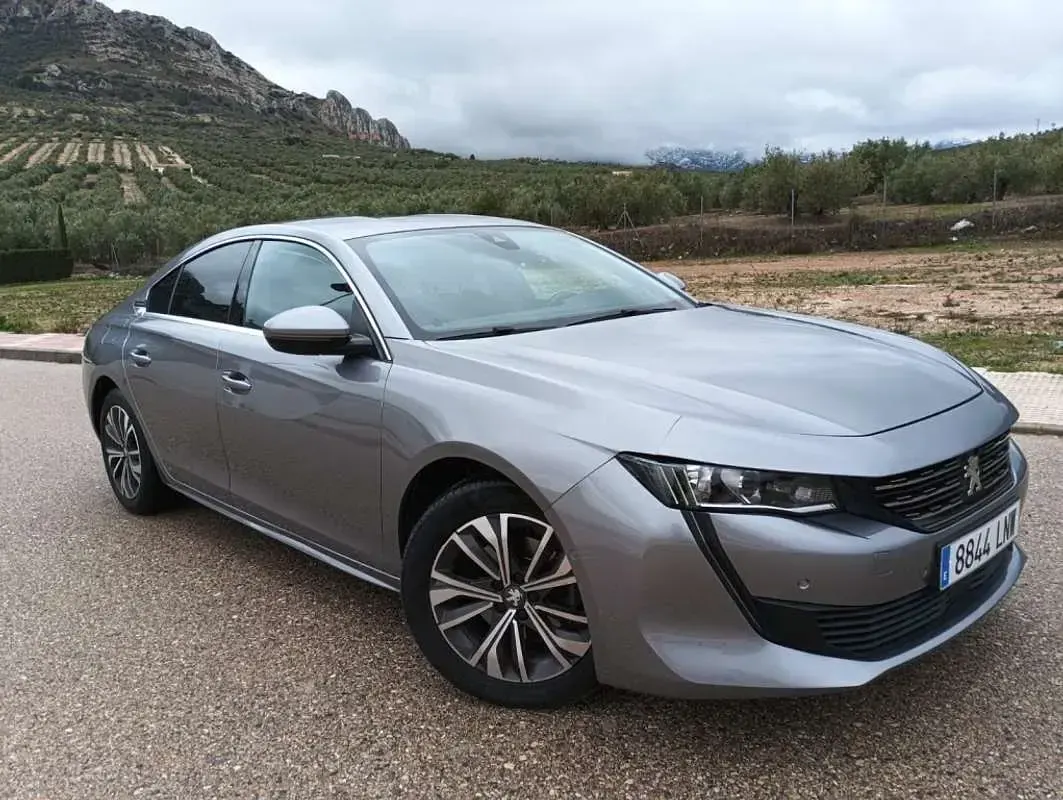 Usado Peugeot 508 SW Allure 131 CV (96 kW) 2021 Familiar