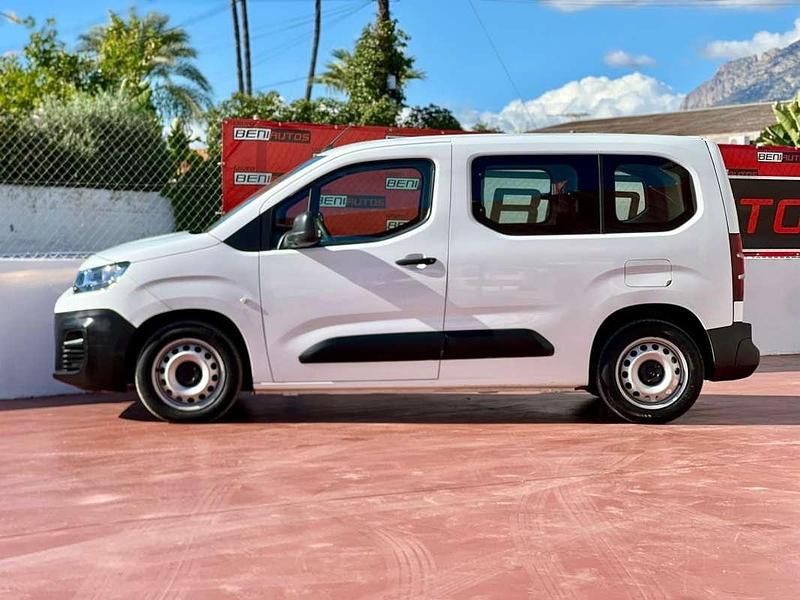 Usado Citroën Berlingo Feel 102 CV (75 kW) 2020 Blanco Monovolumen