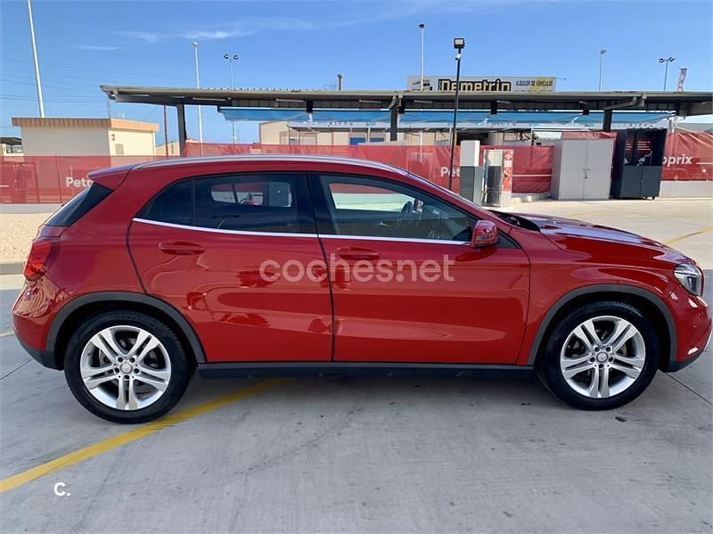 Usado Mercedes GLA200 Urban 136 CV (100 kW) 2017 Rojo SUV