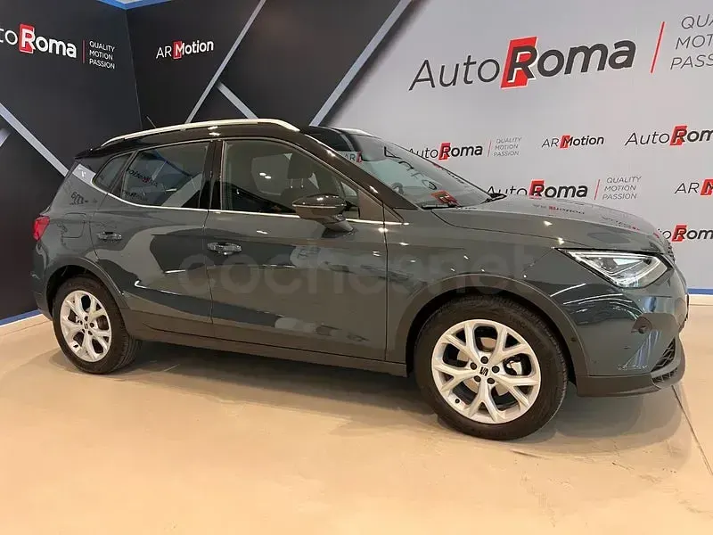 Usado Seat Arona FR 115 CV (84 kW) 2025 Gris / plata SUV