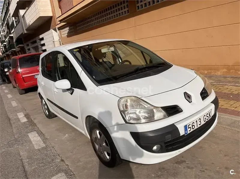 Usado Renault Grand Modus Authentique 85 CV (62 kW) 2009 Blanco Monovolumen