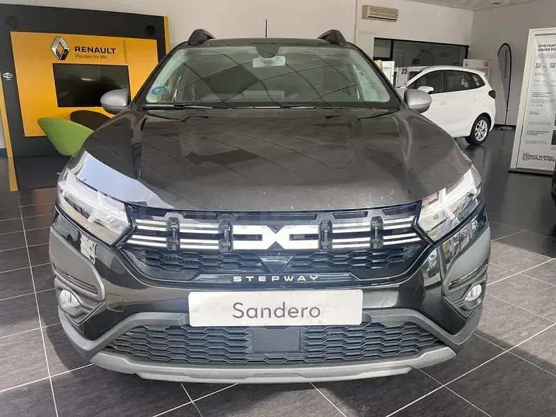 Usado Dacia Sandero Expression 101 CV (74 kW) 2023 Negro Berlina