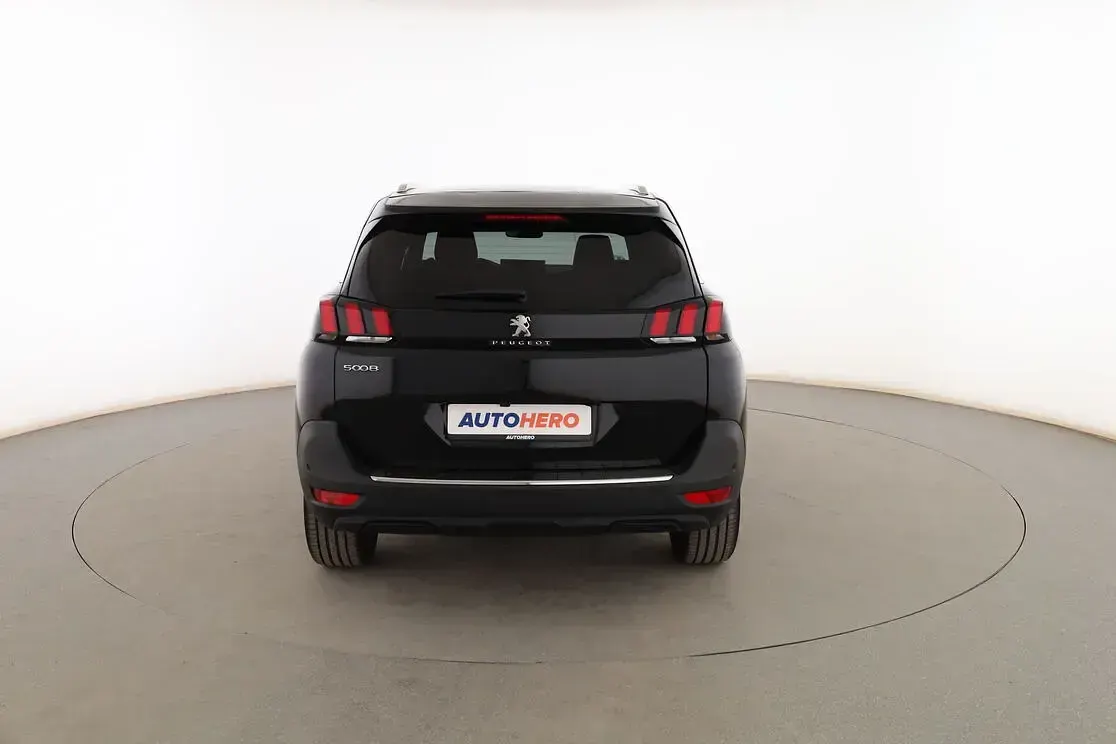 Usado Peugeot 5008 Allure 131 CV (96 kW) 2023 Negro SUV