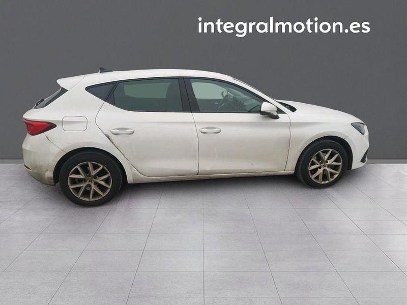 Usado Seat Leon Style 115 CV (84 kW) 2021 Blanco Berlina