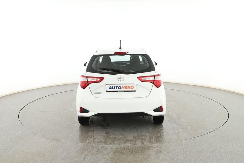 Usado Toyota Yaris Active 70 CV (51 kW) 2017 Blanco Berlina