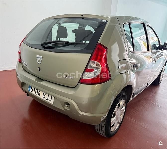 Usado Dacia Sandero Ambiance 75 CV (55 kW) 2008 Verde Utilitario