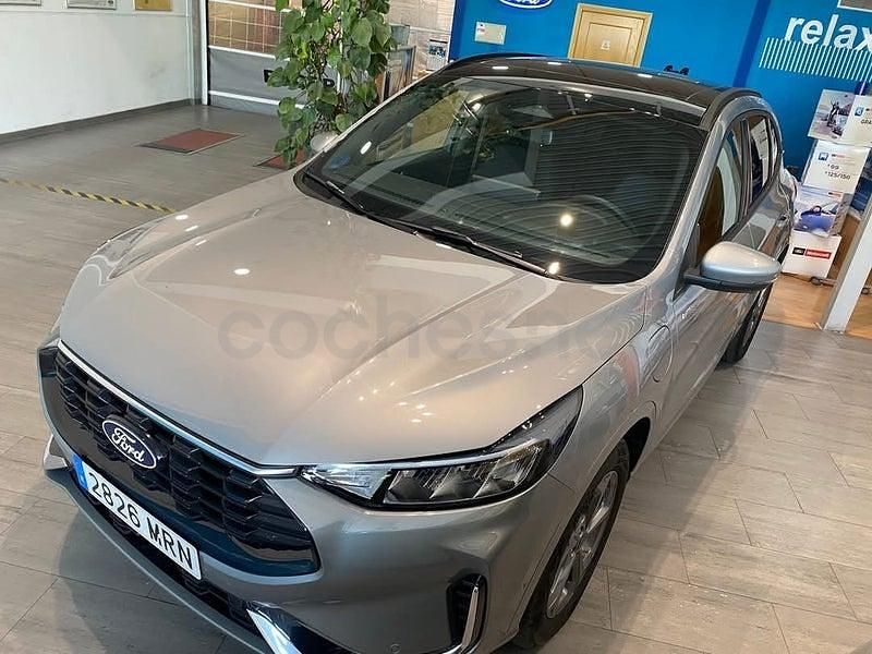 Usado Ford Kuga ST-Line X 243 CV (178 kW) 2024 Gris / plata SUV