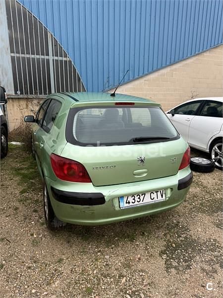 Usado Peugeot 307 90 CV (66 kW) 2004 Verde Berlina