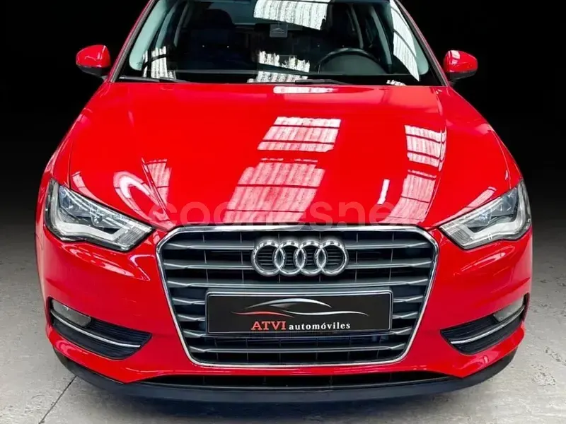 Usado Audi A3 Ambiente 105 CV (77 kW) 2014 Rojo Berlina