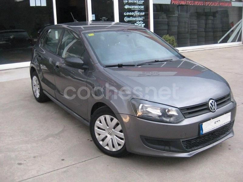 Gris / plata Usado 2011 VW Polo Berlina | 5900 € (Buen precio) - Imagen 1/4