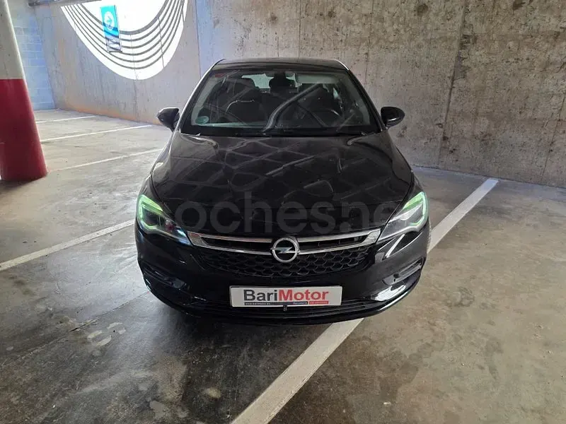 Usado Opel Astra Excellence 110 CV (80 kW) 2016 Negro Berlina