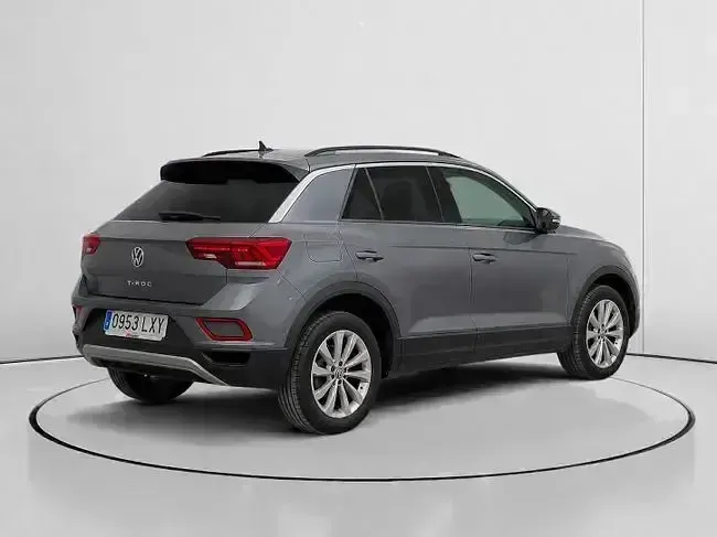 Usado VW T-Roc Life 150 CV (110 kW) 2022 Gris SUV