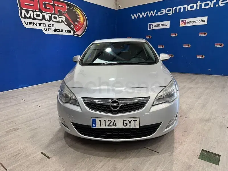 Usado Opel Astra Enjoy 110 CV (80 kW) 2010 Gris / plata Berlina