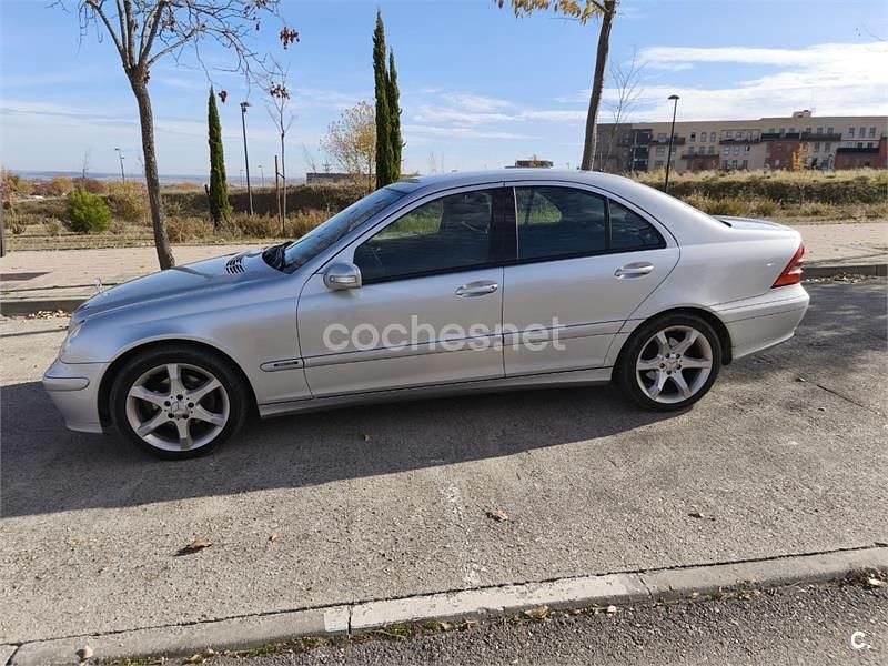 Gris / plata Usado 2005 Mercedes C220 Sport Edition Berlina | 7000 € (Un poco caro) - Imagen 1/4