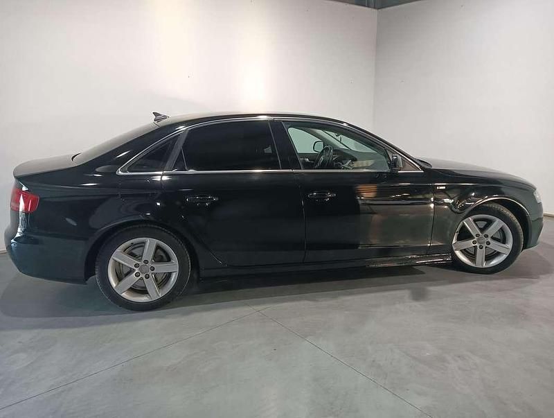 Usado Audi A4 136 CV (100 kW) 2012 Negro Berlina