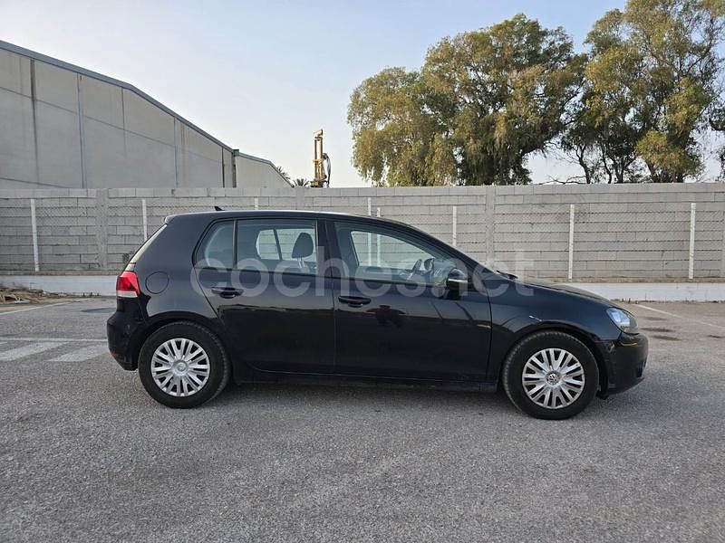 Usado VW Golf VI 105 CV (77 kW) 2011 Negro Utilitario