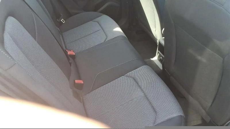 Usado Audi Q2 S-Line 116 CV (85 kW) 2025 Gris/plata SUV